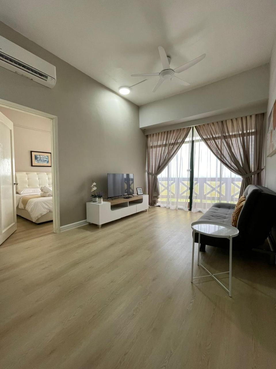 Instay Leisure Mahkota With Sea/Pool View Malacca Exterior photo